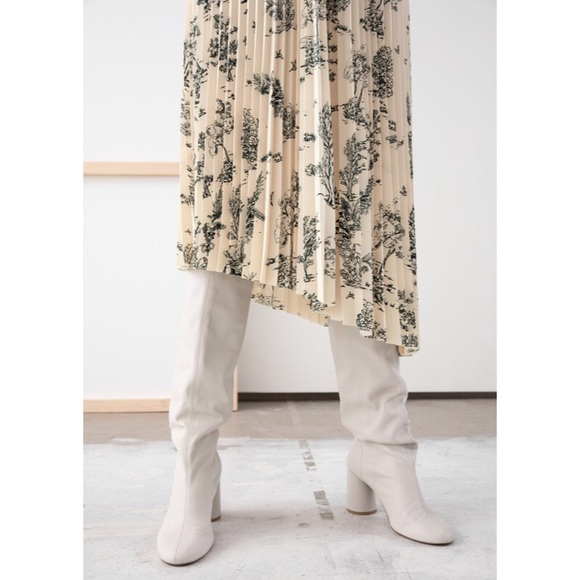 Asymmetrical floral pleated skirt - Picture 3 of 5